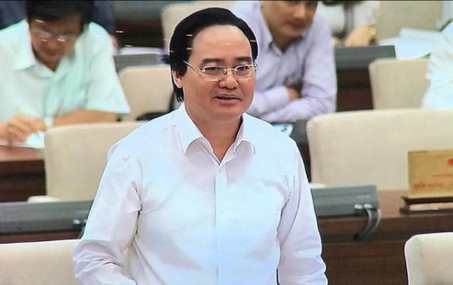 Bộ trưởng Bộ GD&ĐT Phùng Xuân Nhạ phát biểu tại phiên họp của UBTVQH