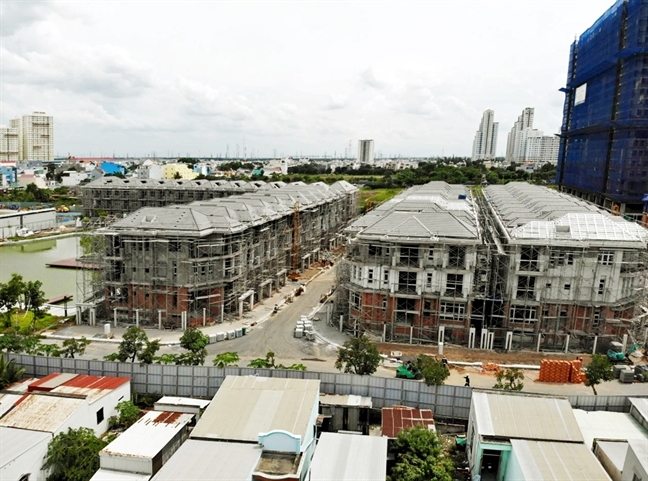 'Một nửa' còn chờ đợi, còn lửng lơ